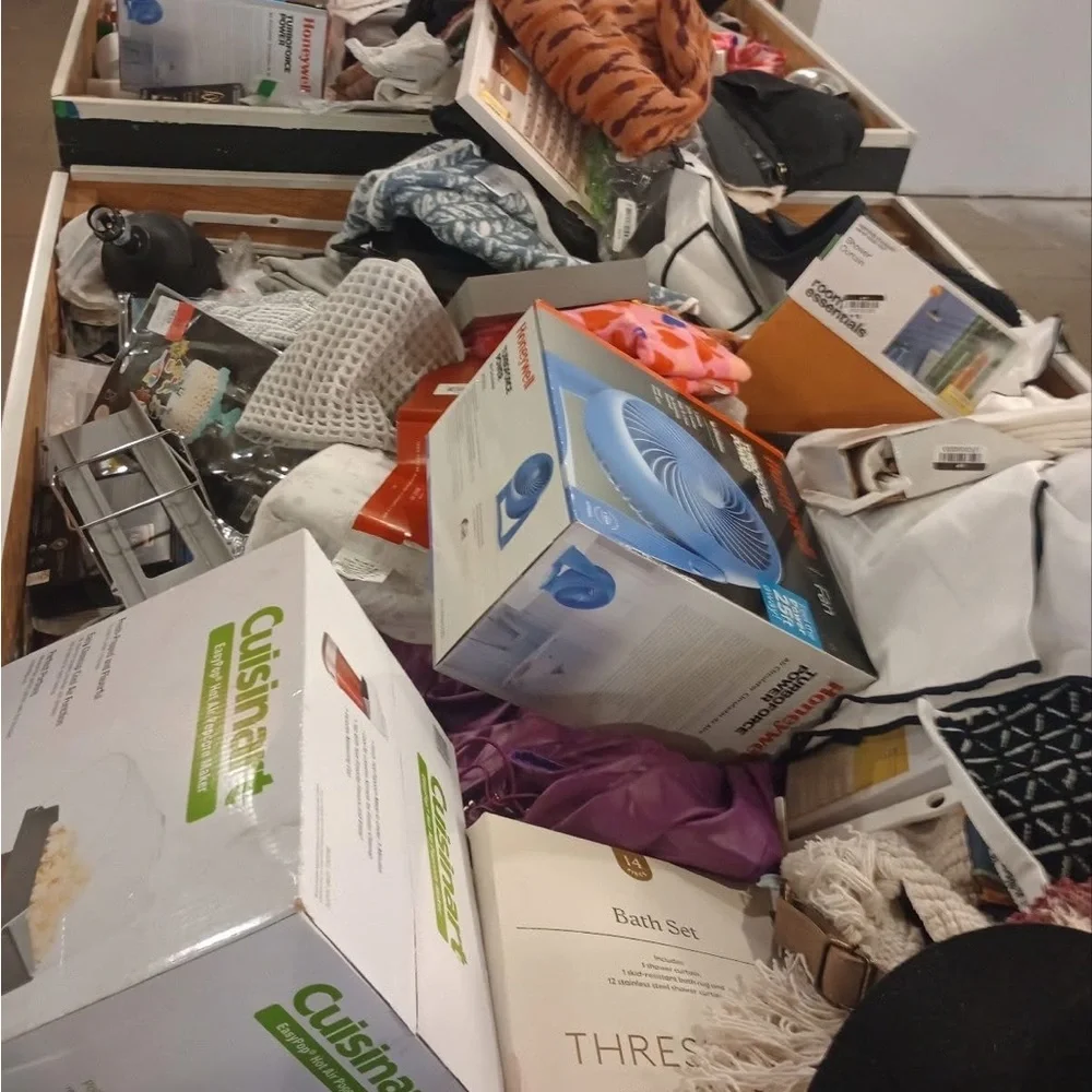 20 PCS AMAZON Walmart Target TJ max marshal LIQUIDATION MYSTERY BOX Overstock_9